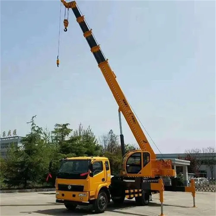 增城钢筋笼入孔时,由吊车采用单点起吊